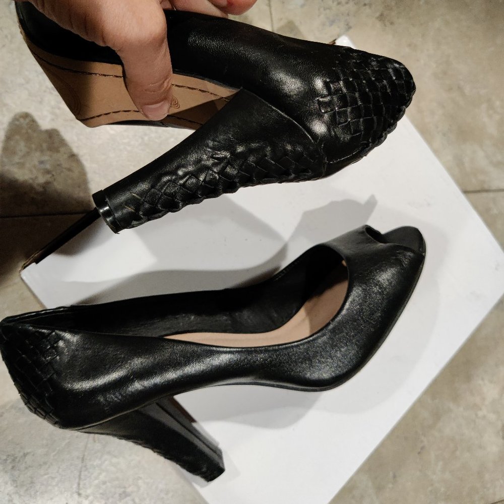 Elliot Lucca black leather shoes High Heels Sandals size 7.5